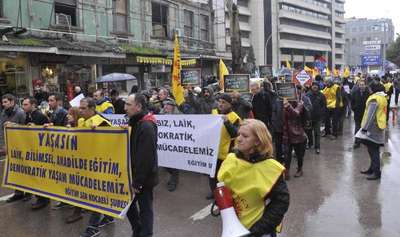 İzmit'te davullu- zurnalı 'laik ve bilimsel eğitim' yürüyüşü