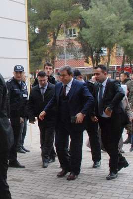Suruç'ta polis noktası yakınında bombalı saldırı; 1'i polis, 3 yaralı (3)