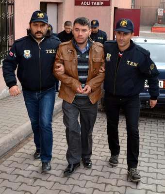 Kayseri'de evde el bombası bulundu, 2 gözaltı