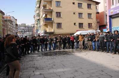 Van ve Hakkari'de, 'laik, bilimsel, anadilde eğitim' yürüyüşü