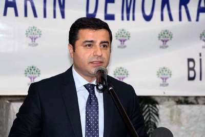 Demirtaş: Meclis'e girerek, AKP'nin tek başına anayasa yapma tehlikesini bertaraf edeceğiz
