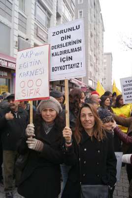 Kayseri'de laik ve bilimsel eğitim yürüyüşü
