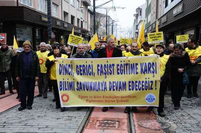 Bursa’da laik ve bilimsel eğitim yürüyüşü