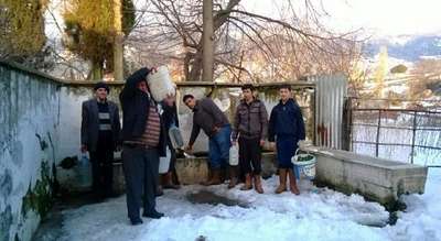 Kar direkleri devirdi, mahalleler elektriksiz ve susuz kaldı