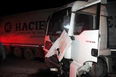 Gaziantep’te TIR ile hafif ticari araç çarpıştı:1 ölü, 5 yaralı