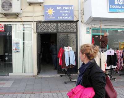 Fethiye'de Ak Parti önündeki patlama sebebi maytap