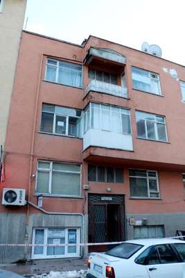 Apartmandan düşen sıva parçaları hastanelik etti