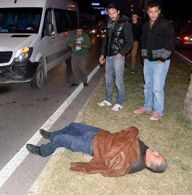 Yaralının üzerine örtülen beyaz bez, kefen tartışması yarattı