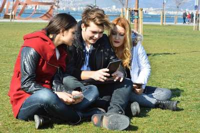 İzmir'de meydanlarda internet bedava oluyor