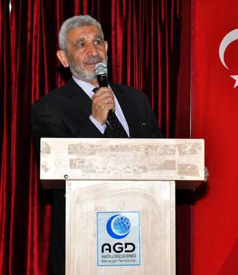 Tarihçi yazar Şama: Gençlerimiz sarhoşların kahramanlarını iyi biliyor