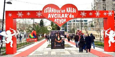 'Sevgililer Günü'nde sevgililer için kırmızı halı