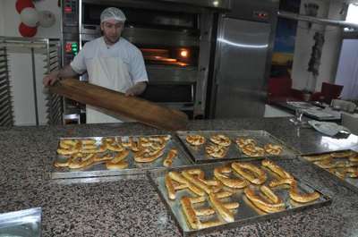 Sevgililere özel 'Harfli simit'