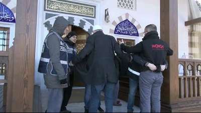 ABDULLAH GÜL CUMA NAMAZINI FATİH ORMANI CAMİİ'NDE KILDI