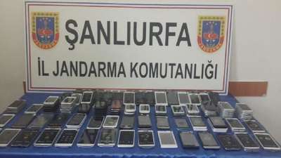 Yolcu minibüsünde 140 kaçak cep telefonu ele geçirildi