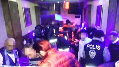Polis bir gecede 12 bin 743 kişiyi kontrolden geçirdi.