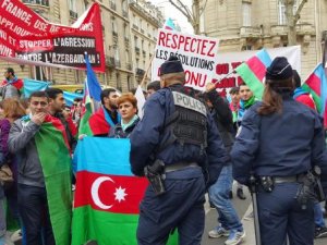 Paris’te Ermenistan protestosuna PKK müdahalesi