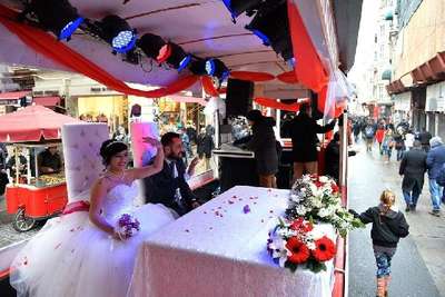 Sevgililer Gününde tramvayda nikah