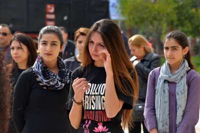 Özgecan için ağladılar, kadın şiddetine dikkat çekmek için dans ettiler