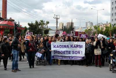 Vahşet kurbanı üniversiteli Özgecan'ı 5 bin kişi uğurladı (4)