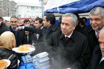 ARINÇ, KIRŞEHİR'DE 'AHİ PİLAVI' DAĞITTI