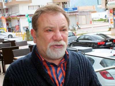 Cezmi Ersöz imza gününde okurlarıyla buluştu