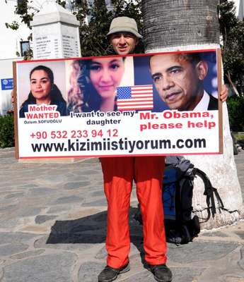 Yıllardır göremediği kızı için Obama'ya seslendi