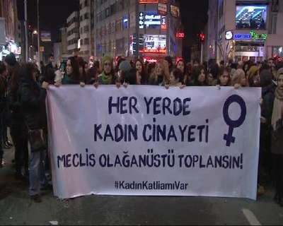 Özgecan için Kadıköy'de yürüyüş