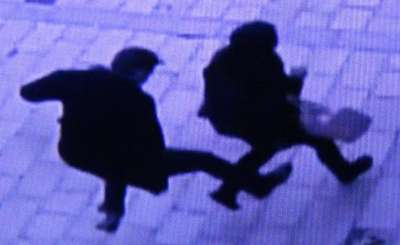 Cami bahçesinde kadına böyle şiddet uyguladı