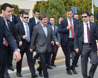 Davutoğlu, Özgecan için Fatiha okuttu, 'Kadına uzanan eller kırılsın' dedi