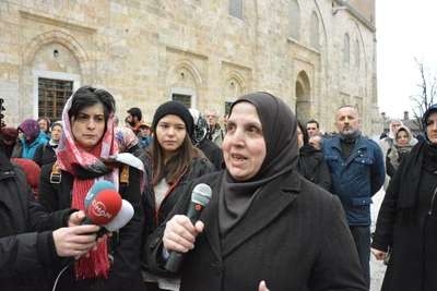 Özgecan için kadın- erkek birlikte gıyabi cenaze namazı kıldı