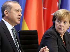 NYT: Merkel Erdoğan'la iş birliğinin bedelini ödüyor