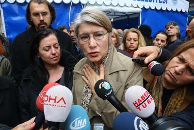 Emine Ülker Tarhan'dan Özgecan'ın ailesine taziye
