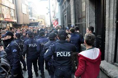 Protestocu kadınlara ‘Özgecan'a iyi olmuş' diyene gözaltı