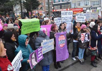 Çorlu'da kadınlar Özgecan için yürüdü
