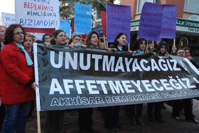 Akhisarlılar, Özgecan ve diğerleri için yürüdü