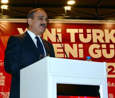 Ak Partili Tekelioğlu: Saygı duruşu müziğini iptal edelim