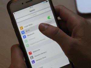 'Çocuğunuza telefonu uçak modundayken verin'