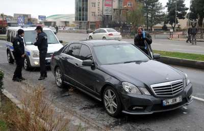 ÇALDIĞI OTOMOBİL İLE SEVGİLİSİNİ GEZDİRİRKEN YAKALANDI