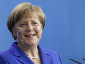 Merkel’e destek yeniden artıyor