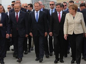 Merkel Gaziantep'teki sığınmacı kampını ziyaret etti