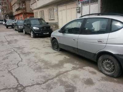 Nizip'te 15 otomobilin lastikleri kesildi