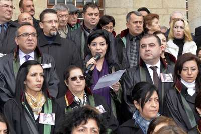 Mersin'de öğrenciler okuldan önce Özgecan cinayetini protesto etti (2)
