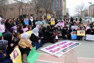 Batman'da kadınlardan Özgecan'ın öldürülmesini tepki