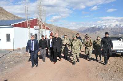 HAKKARİ VALİSİ, ÜZÜMLÜ SINIR KAPISI'NDA İNCELEME YAPTI