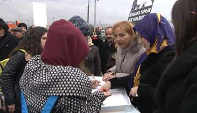 Ak Partili kadınlar Özgecan için imza topladı