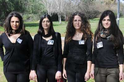 Özgecan için siyah giyindiler