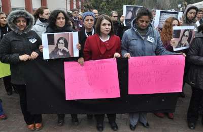 Hastane çalışanlarından 'Özgecan Aslan' protestosu