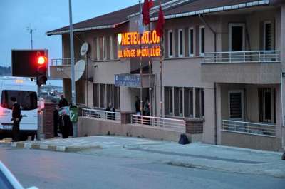 Üniversite yolunda sahipsiz valiz alarmı