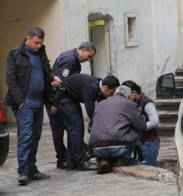 UNUTULAN SIRT ÇANTASI BOMBA PANİĞİNE YOL AÇTI