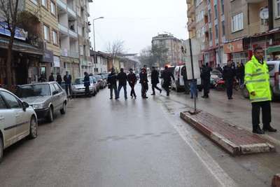 İnegöl’de restoran sahibi ile korumaları arasında silahlı kavga: 3 yaralı